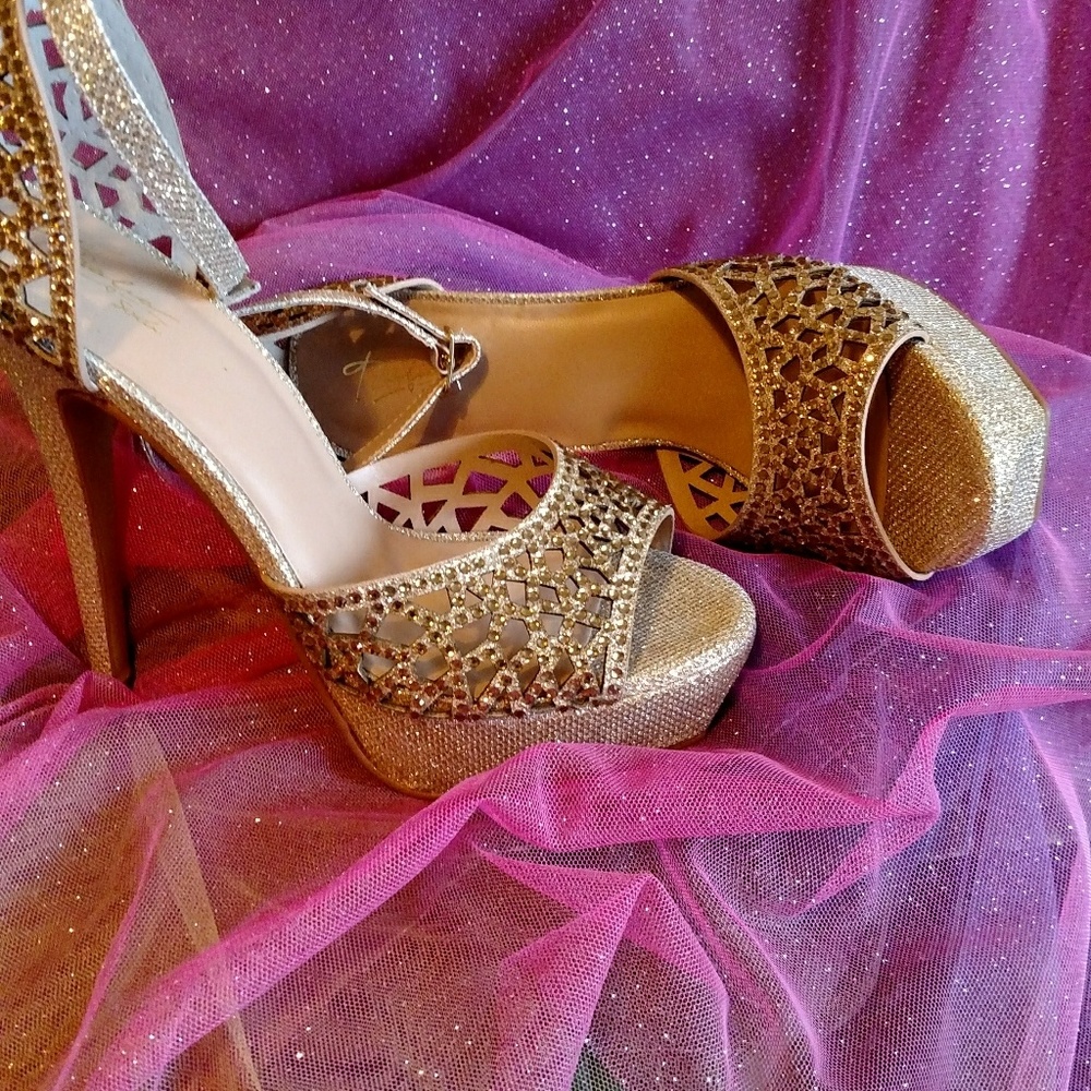 Thalia Sodi Gold "Felisa" Platforms, Size 8.5